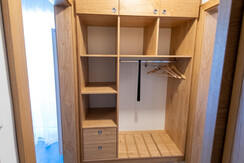 Kleiderschrank Familienzimmer mit Balkon