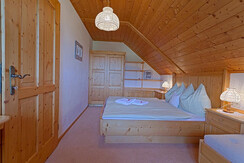 ApStoder-Bett m Kasten