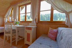 klZimmer-Couch,Tisch,Fenster