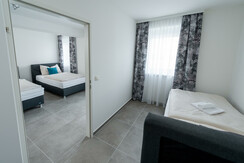 Apt13 Betten Deko 