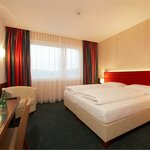 Photo of Double room, shower, toilet, 1 bed room | © MT Hotel