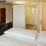 Photo of Double room, shower, toilet, terrace | © MT Hotel