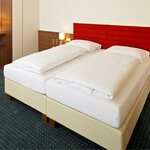 Photo of Suite, shower, toilet, 2 bed rooms | © MT Hotel