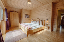 Haus Grundlsee Schlafzimmer OG Doppelbett 3