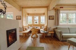 Haus Gössl Veranda Esstisch, Wohnbereich, Kamin