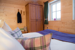 Haus Gössl Schlafzimmer Doppelbett 3