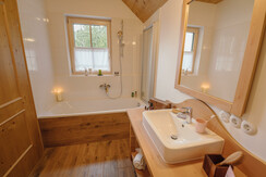 Haus Salzkammergut plus Badezimmer 1 OG mit Wanne 