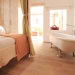 Bild von "Suite Arnika" mit Badewanne, Du., WC (4-6 N.)