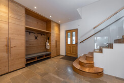 Wardrobe with many storage possibilities