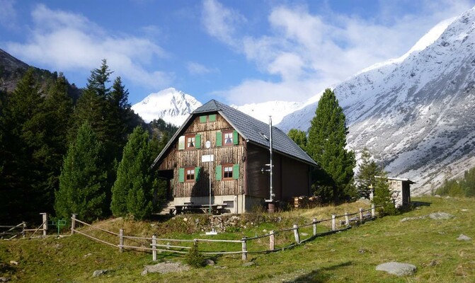 Hütte aussen Sommer