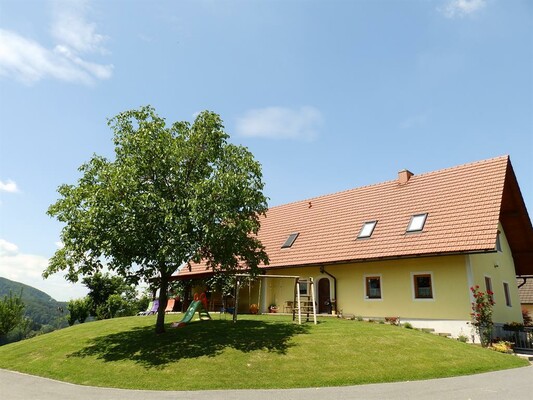 Obst- und Weinbauernhof Bernhard Hausansicht | © Weinbauhof Bernhard | Fam.Bernhard