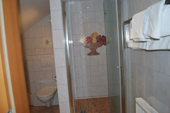 Badezimmer im Doppelbettzimmer "Apfel"