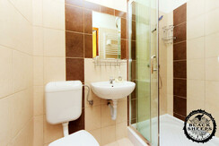 IMG_2501A_Black sheepsLOGO