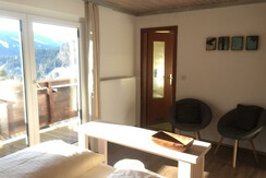 Dreibettzimmer mit balkon und Ausblick