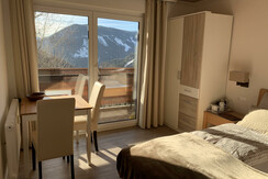 Doppelzimmer mit Balkon und Ausblick