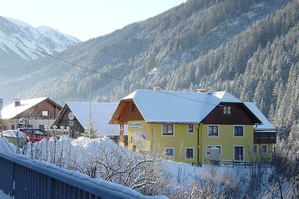 Haus-Winter-Natur-Erholungs-Urlaub-in-der-Pension-