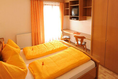 Familienzimmer-Natur-Erholungs-Urlaub-in-der-Pensi