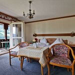 Photo of Double room, shower, toilet, lake view | © TVB Theresa Schwaiger