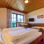 Bild von Dreibettzimmer, Dusche, WC, Balkon | © Pension Stoffenbauer