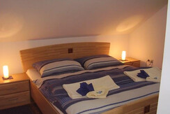 Eines der Doppelzimmer mit DU/WC