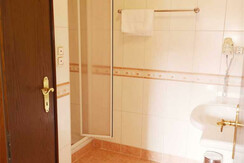 Badezimmer - Dreibettzimmer