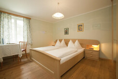 Pilgramhof-Fewo I - Schlafraum Hofseite