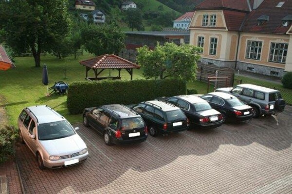 Parkplatz | © Privatzimmer Familie Fiausch