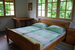 Helles freundliches Schlafzimmer in ruihger Lage