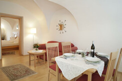 Raiffeisenhof Appartements Nr. 1 Esstisch