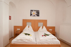 Raiffeisenhof Appartements Nr. 2 Bett