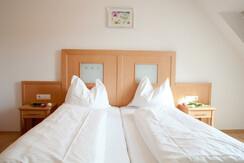 Raiffeisenhof Appartements Nr. 5 Bett