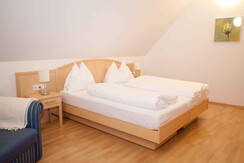 Raiffeisenhof Appartements Nr. 6 Bett