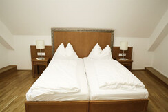 Raiffeisenhof Appartements Nr. 8 Bett