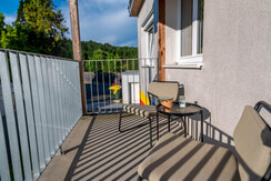 Balkon im Apartment Graz-Ost mit Sitzmöbeln