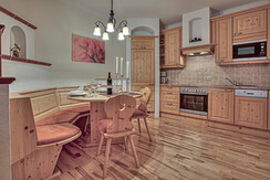 Küche mit schöner Essecke