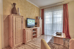 Wohnbereich mit Zugang zum Balkon