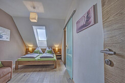 Schlafzimmer  mit Bad und WC