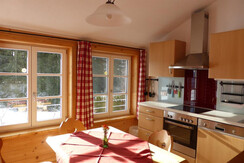 Die Küche (mit Geschirrspüler)