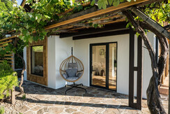 Schilcherhaus Leseecke mit Hängessel