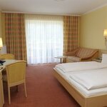 Photo of juniorsuite with bath tub, WC