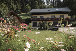 Nebenhaus mit Ferienwohnungen