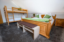 Schlafzimmer Doppelbett + Etagenbett