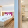 Photo of double room with shower, WC