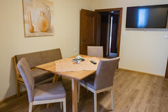 Hotel Timmelbauerhof_App. Sattelberg_Esstisch