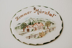 Schild Mürztalzimmer, © Kamsker, Foto: nixxipixx