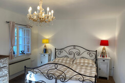 Varm-Kellerstoeckl-Schlafzimmer-Master-m-Licht-q-1