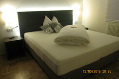 Villa zur Schmied'n hell beleuchtet