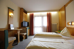 Zweibettzimmer "Dachstein" mit Balkon
