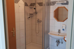 Chardonnay Zimmer Dusche/WC