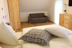 Weingartenhaus Teltscher Zimmer Couch